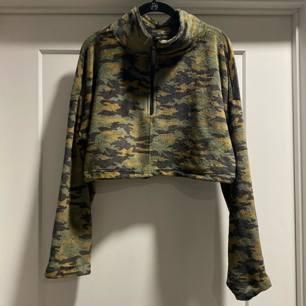 Urban Outfitters camo cropped sweatshirt